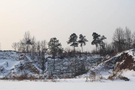 天灰蒙蒙的要下雪了吧加标点