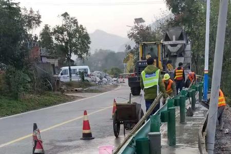 马路边防护栏板墙写什么字好