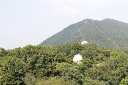 钟山风景区里面有吃饭的地方吗