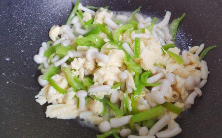 白玉菇炒鸡蛋为什么苦