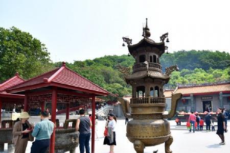 深圳凤凰山寺庙祭拜流程