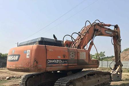 doosan420挖掘机油箱多大