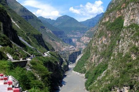 大峡谷风景区距张家山坝体多远