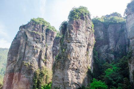 雁荡山灵岩风景区爬上去要多久