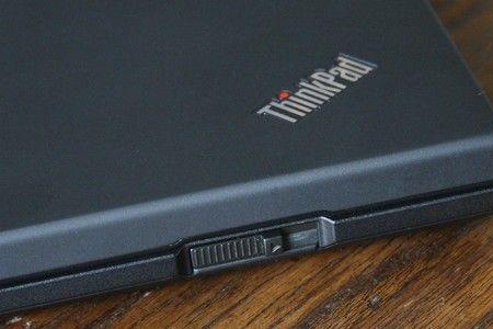 thinkpad插上电源后屏幕一直闪烁