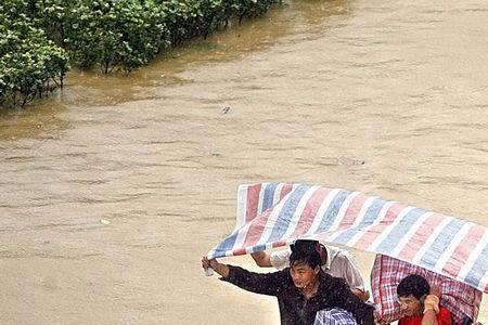 风雨同舟携手共进是什么意思