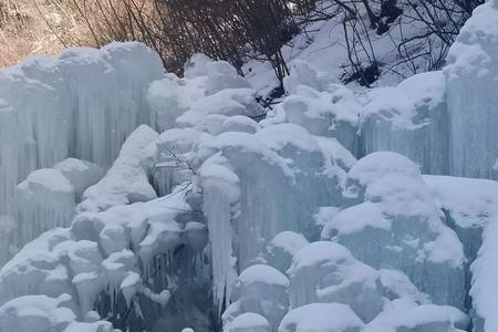 融化后的雪水再度结成冰叫什么