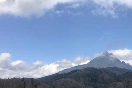 用象征手法写高山