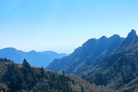 北逾阴山的阴山