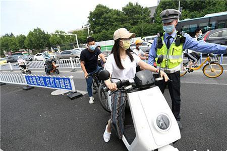 电动车挂外地的牌子行吗