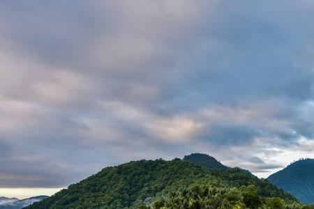 这是一座山原唱