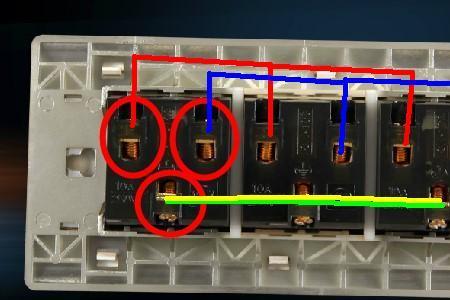 判别三孔插座火线零线是否接反