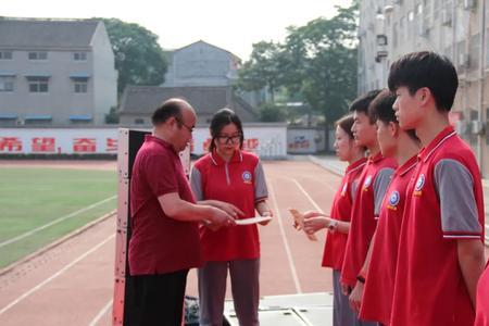 鹤壁鹿鸣中学是市直吗