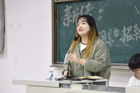 大学勤工俭学的女生值得珍惜吗