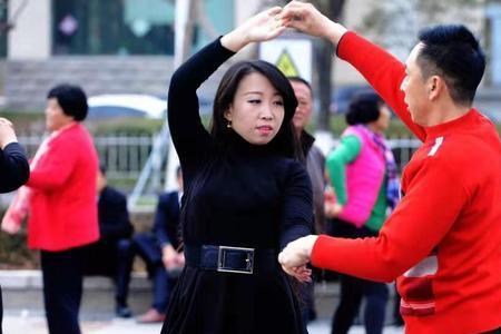 男人喜欢和什么的女人跳交谊舞