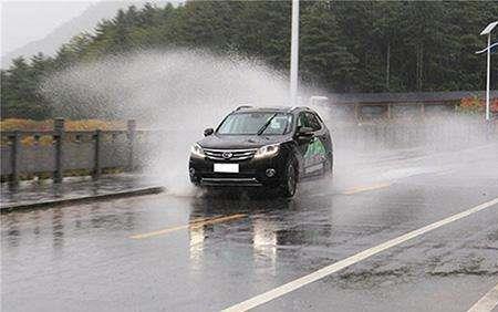 聚雨什么意思