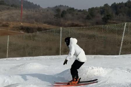 滑雪双板间距太大