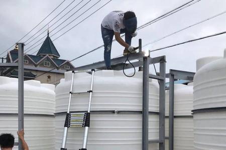 塑料水箱冻住怎么解决