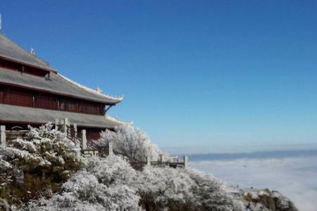 用什么成语形容峨眉山