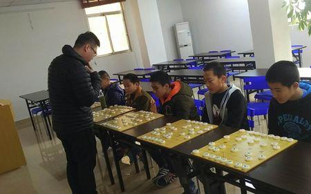 学象棋是自学还是培训班好