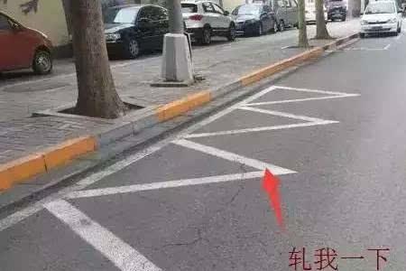 路上三道虚线什么意思