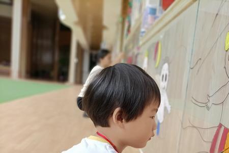 幼儿园涂鸦怎么通知家长