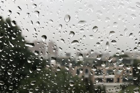 窗外雨潇潇的五言现代诗