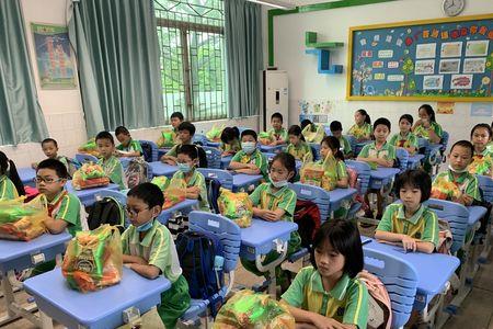 今天六石中心小学要上课吗