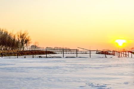 夕阳+雪什么意思