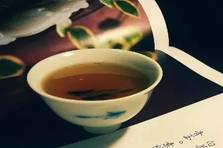 一杯茶一个故事是什么意思