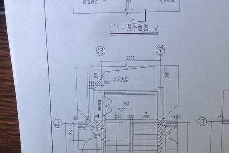 楼梯正面怎么画