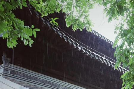 依栏听雨和倚栏听雨的区别