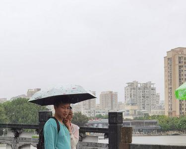 雨中漫步造句