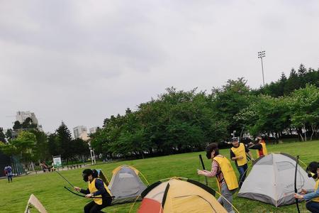 户外百人团建占地多大