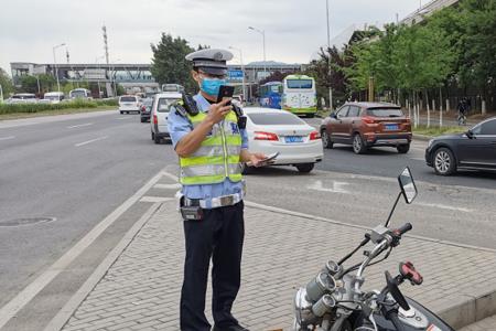 摩托车被交警扣了可以去销户吗