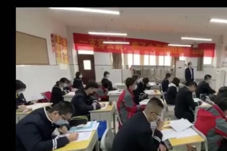 铁一中陆港中学住校还是走读