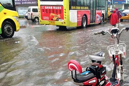 电动车淋雨大灯不亮怎么办