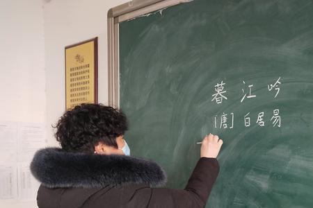 学校为什么有粉笔