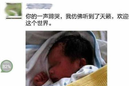 宝宝跟妈妈一起拍视频发朋友圈