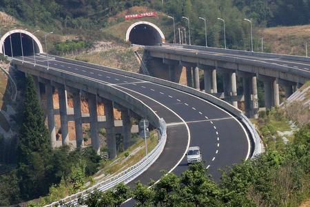 水利水电和公路哪个比较难