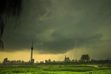 午后分散雷阵雨是什么意思