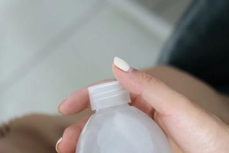 涂完水杨酸可以直接擦水乳吗