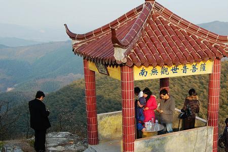 青峰之巅山外之山什么意思