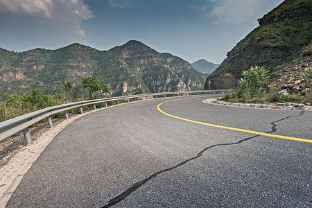 高速公路走的是山路吗