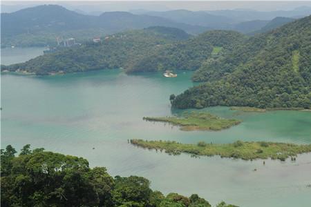 日月潭写了什么和什么的美景