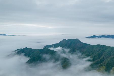 高山云雾什么意思