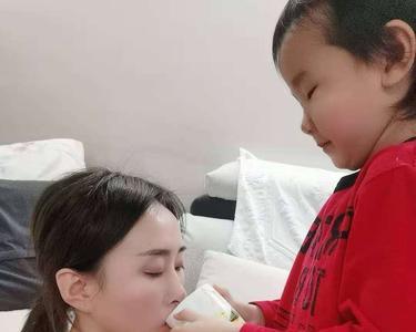 给爸倒杯茶给妈梳梳头什么歌