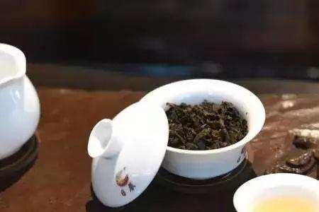 观茶汤闻茶香知茶味悟茶韵