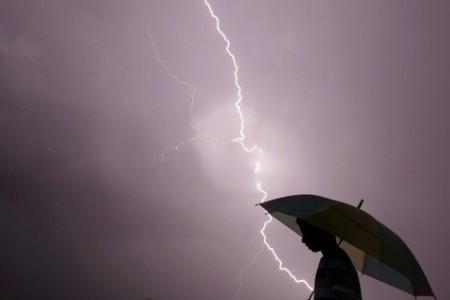 雨后雷电与空气发生了什么反应