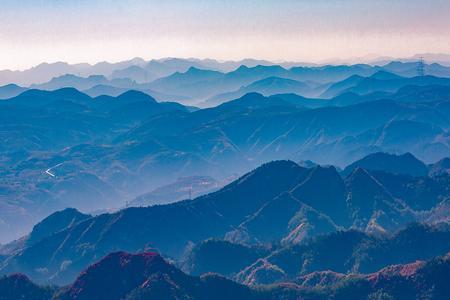 峰峦叠嶂的诗句